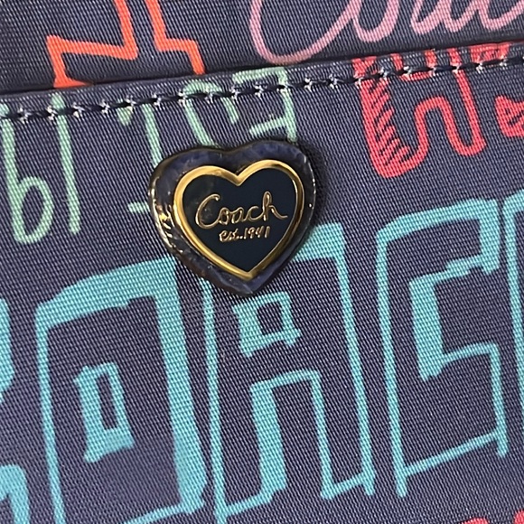NWT Coach *RARE* Fun Graffiti Limited Edition Heart Logo ID Holder Wristlet - Picture 8 of 8